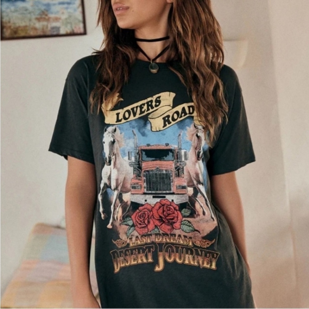 Spell Lovers Road Tee - M NWT